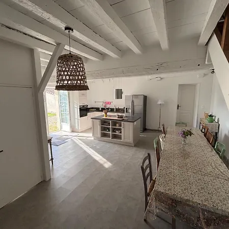 Grand Maison A La Campagne Avec Piscine Et Terrain De Petanque Marthon