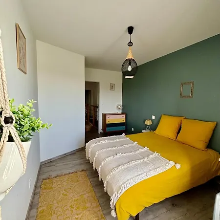 Grand Maison A La Campagne Avec Piscine Et Terrain De Petanque