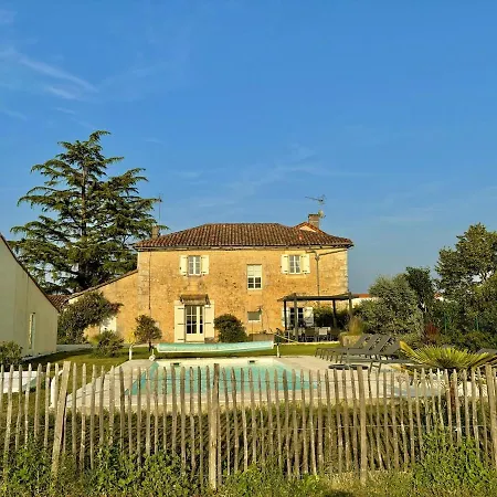 Grand Maison A La Campagne Avec Piscine Et Terrain De Petanque Marthon