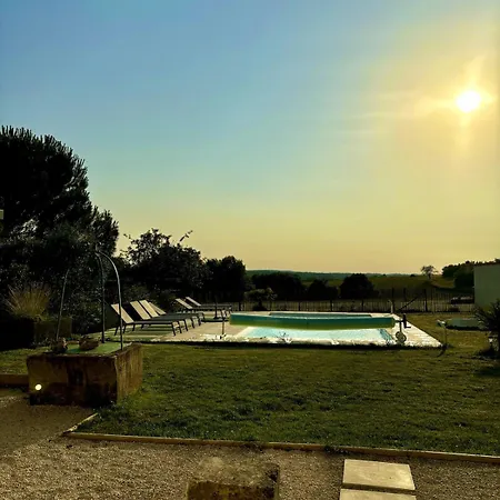 Grand Maison A La Campagne Avec Piscine Et Terrain De Petanque